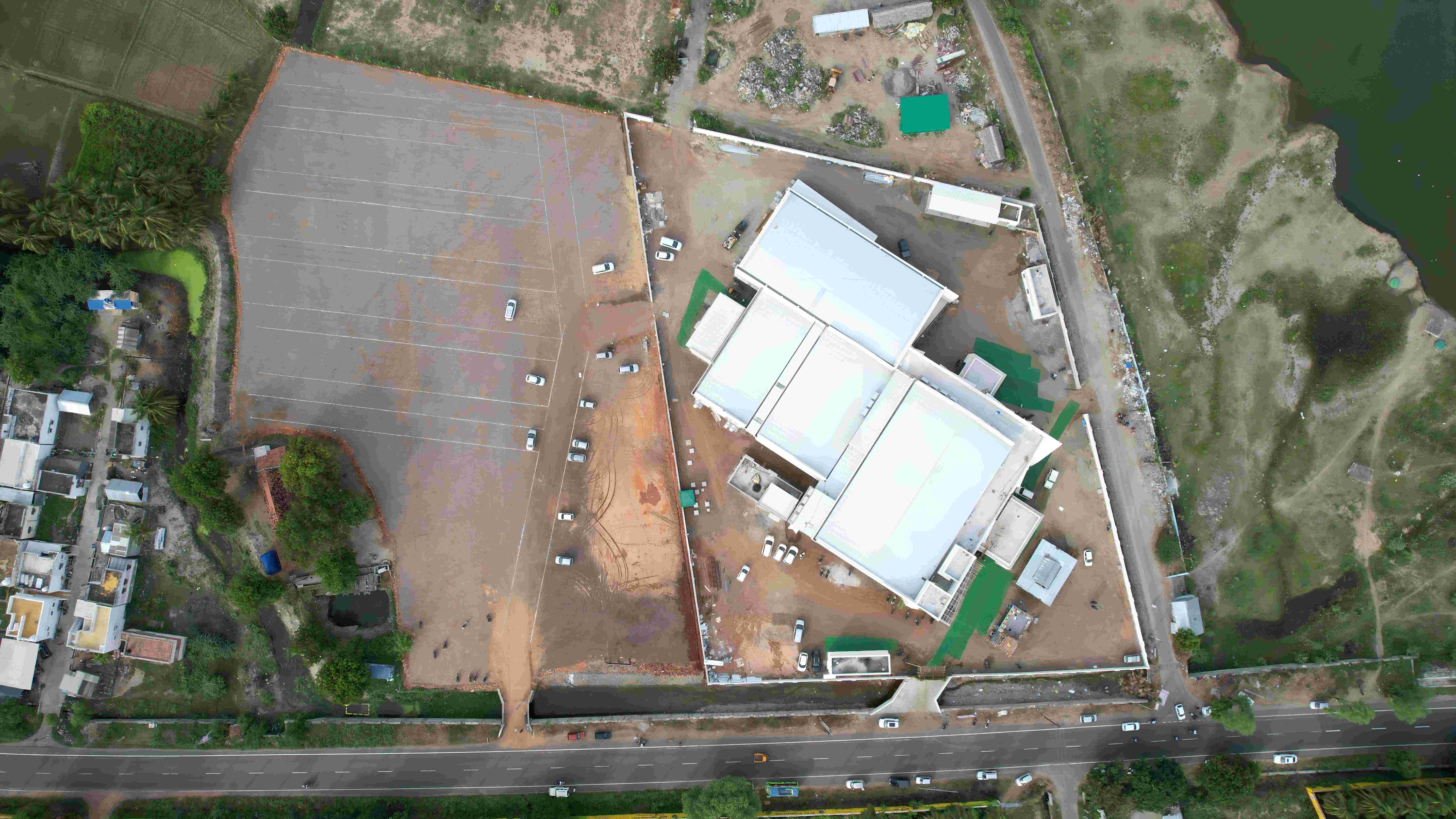 Kongu Mahal provides spacious car parking facilities, ensuring convenient and hassle-free parking for all your guests.