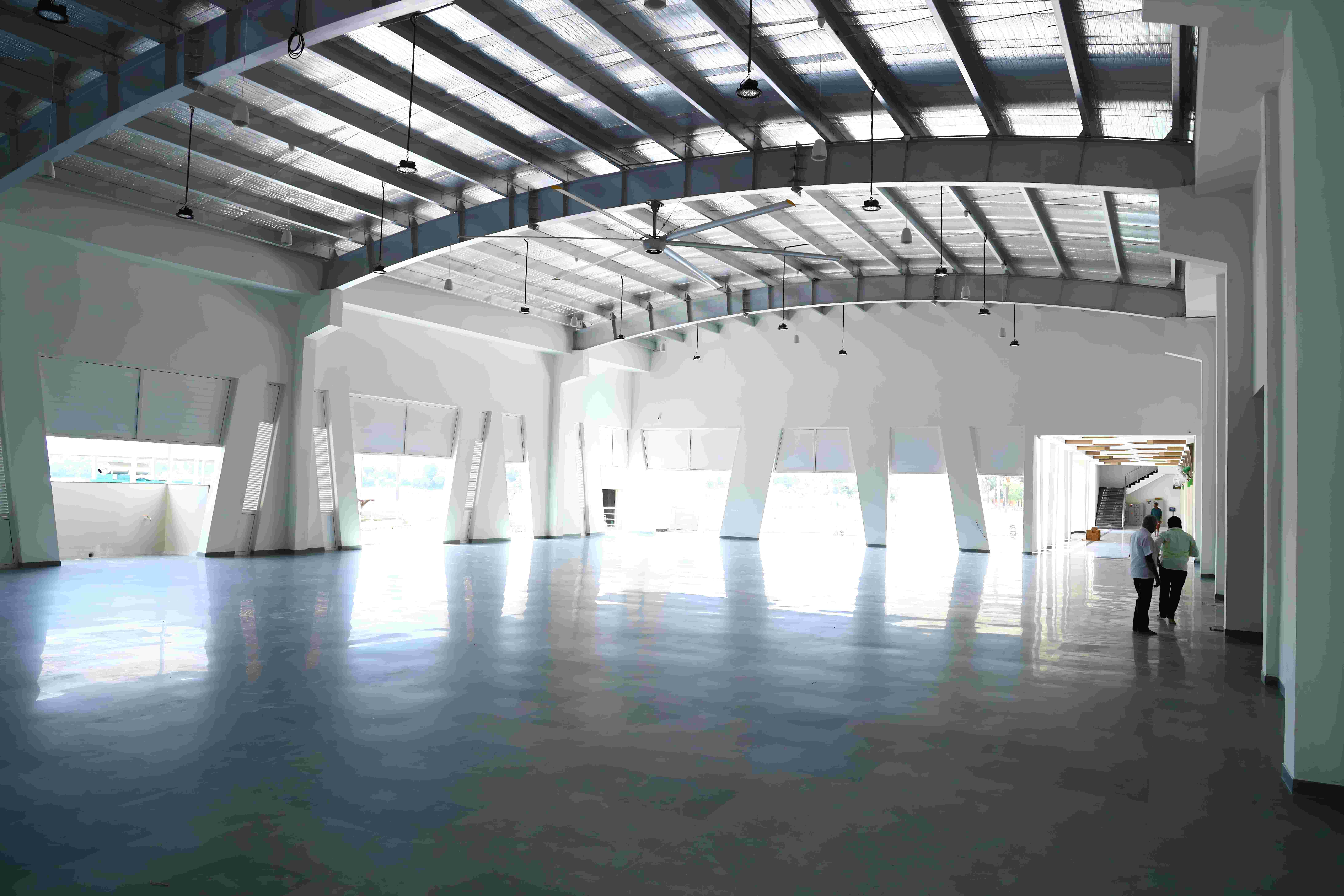 Kongu Mahal offers a well-organized buffet dining area, designed for smooth service and a comfortable dining experience for all guests.