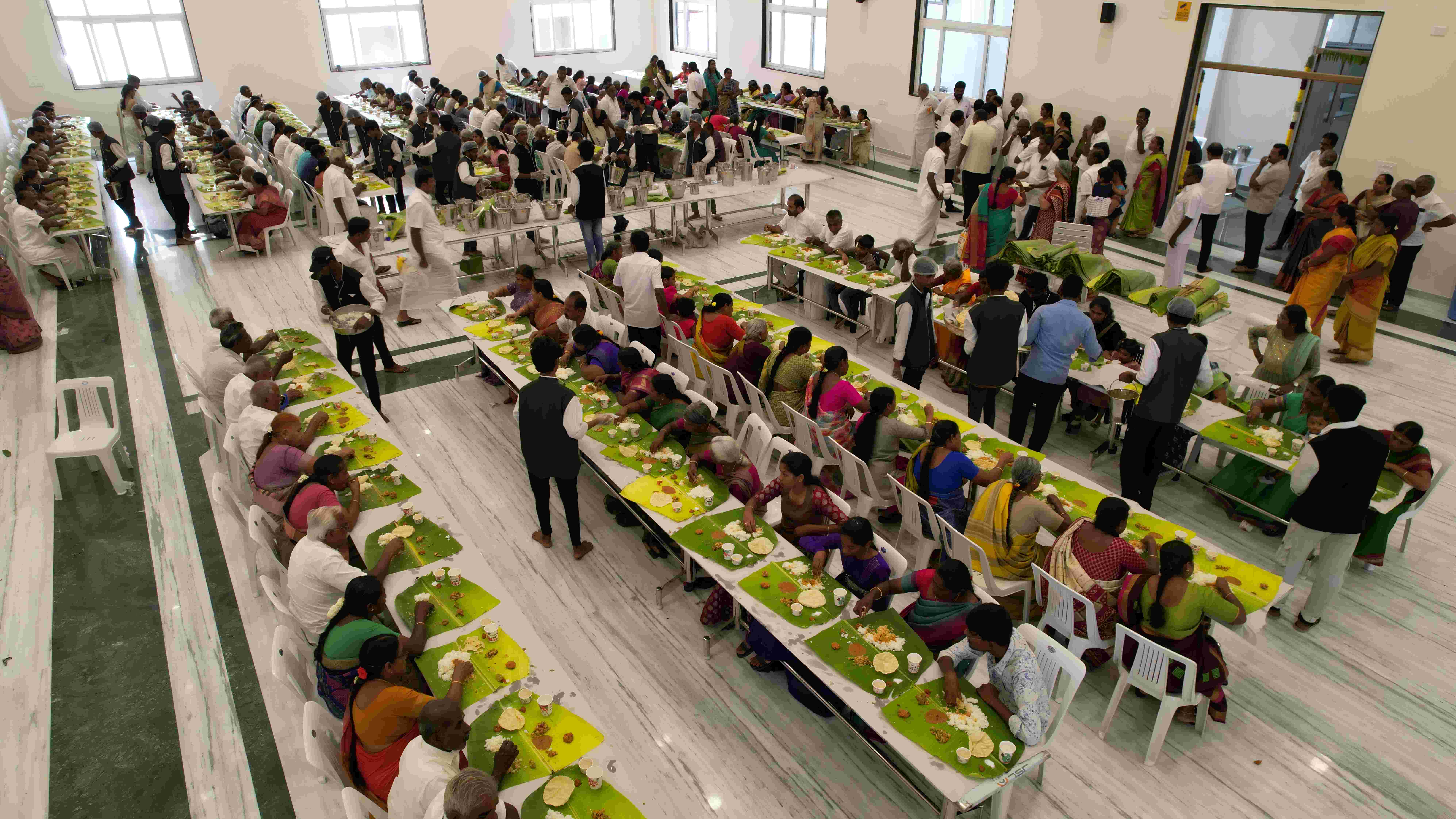 The dining hall at Kongu Mahal is fully air-conditioned and spacious, designed to provide guests with a relaxed and enjoyable dining experience.