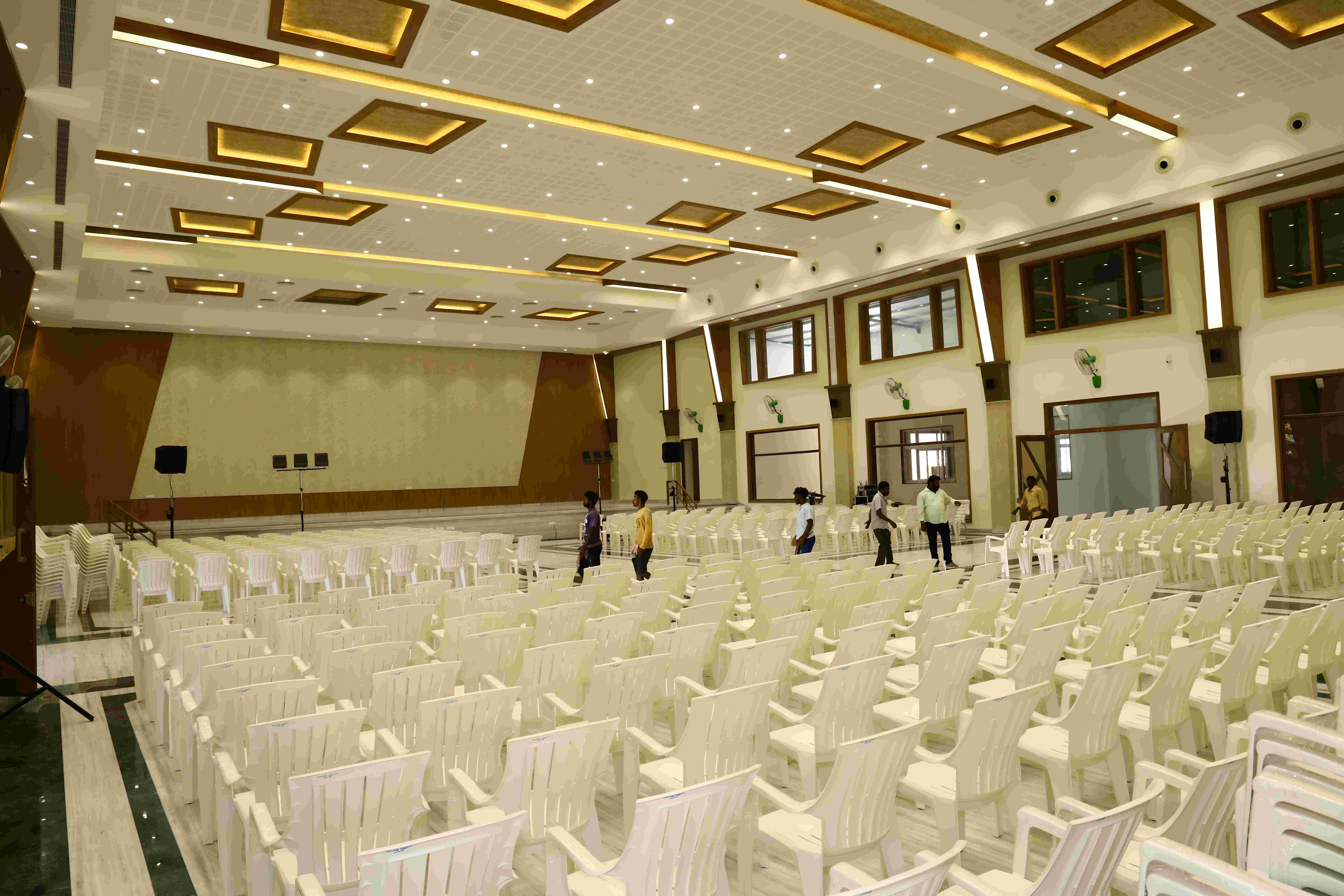 Kongu Mahal is a fully AC wedding hall with 750+ seating, ideal for grand and comfortable celebrations.