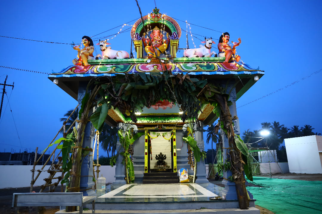 Kongu Mahal includes a serene Vinayagar Temple within its premises, offering a peaceful space for divine blessings before your special celebrations.